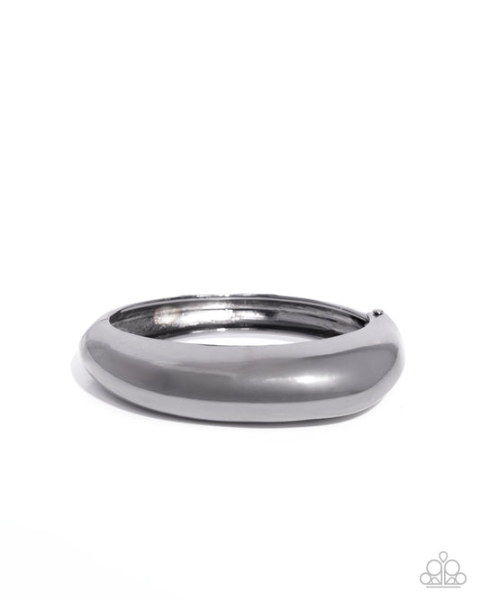 Sleek Sojourn - Black