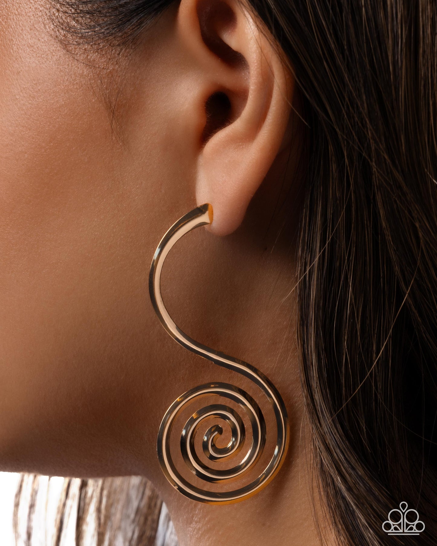 Spiral Showcase - Gold